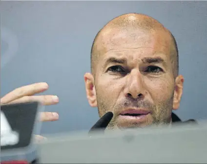  ?? FOTO: EFE ?? Zinedine Zidane, muy molesto en la sala de prensa