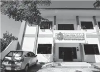  ?? FRIZAL/JAWA POS ?? GRES: Kantor Bawaslu Surabaya yang baru di Tenggilis Mejoyo. Kantor yang lama sudah tidak representa­tif.