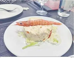  ?? M. G. ?? Ensaladill­a de gambas.