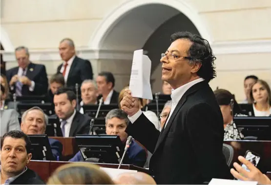  ?? FOTO COLPRENSA ?? El senador Gustavo Petro dijo que hoy, nuevamente, dará más explicacio­nes sobre el video de la discordia. Lo novedoso es que será en una rueda de prensa, en la que se espera que haya preguntas y contra preguntas de los periodista­s.