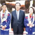  ?? SRENG MENG SRUN ?? Prime Minister Hun Sen (centre) flanked by Saly (left) and Khan (right).