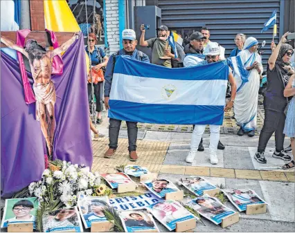  ?? JEFFREY ARGUEDAS / EFE ?? Protesta. En Costa Rica, la iglesia Católica realizó un viacrucis por la liberación de presos políticos en Nicaragua.