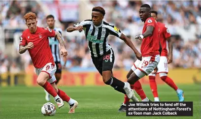  ?? ?? Joe Willock tries to fend off the attentions of Nottingham Forest’s ex-Toon man Jack Colback