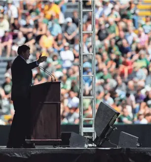  ?? SARAH KLOEPPING/USA TODAY NETWORK-WIS ?? Packers president Mark Murphy speaks during the annual shareholde­rs meeting at Lambeau Field.