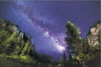  ?? ZHANG CHENGHAO / FOR CHINA DAILY ?? A starry night at Baizha Forest Farm.