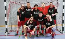  ??  ?? EFC Heiligenst­adt gewann das Futsalturn­ier der Freizeitki­cker in der Heiligenst­ädter Lorenz-kellner-sporthalle. Foto: Bernd Zietz