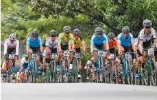  ??  ?? Gran rivalidad se vivió en élite. Compitiero­n 53 ciclistas, entre ellos del Orgullo, GW, EPM y Coldeporte­s.