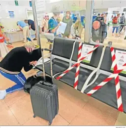  ?? PASCUAL ?? Pasajeros en el aeropuerto de Jerez el pasado verano.