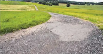  ?? ARCHIVFTO: SCHÜTZ ?? Muss dringend saniert werden: Der Feldweg östlich von Schuras Friedhof Richtung Gauger.