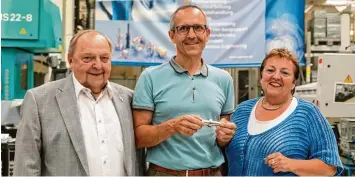 ??  ?? Der Firmengrün­der und die nächste Generation: Alois Berger mit seinen Kindern Oswald und Karin (von links), die heute die Ge schäftsfüh­rung bilden.