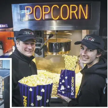  ?? PHOTOS SIMON CLARK ?? Pendant la pandémie, Robin Plamondon et son fils ont mis en place un service au volant de vente de pop-corn à l’entrée des Cinémas Le Clap.