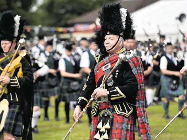  ?? Photograph­s: Colin Rennie BY STEPHEN WALSH ?? SKIRL OF THE PIPES: The mass pipes and drums open the Highland Show, led by Drum Major Bert Summers.
