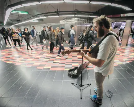  ?? PIERRE OBENDRAUF ?? Attracting an audience can be the biggest challenge for buskers. “If I’m in a good mood while playing, that’s the most lucrative thing that can happen,” says Greg Halpin, pictured at the Guy-Concordia métro station. “That’s when people typically...