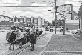  ?? Mark Mulligan / Staff photograph­er ?? Newer townhomes now surround Greater Mount Olive Missionary Baptist Church in the Bottom, the Fifth Ward area from Interstate 10 down to Buffalo Bayou.