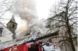  ?? Foto: dpa ?? Die Feuerwehr konnte in Ravensburg Schlimmere­s verhindern.