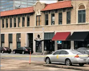  ?? The Associated Press ?? INVESTIGAT­ION: The entrance of an Arkansas nightclub where police are investigat­ing a shooting is cordoned off with police tape Saturday in Little Rock.