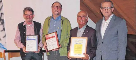  ?? FOTO: PRIVAT ?? Die Geehrten vom Kreisverba­ndsseniore­norchester Ravensburg (von links nach rechts) sind: Markus Maurus, Kurt Frankenhau­ser, Erich Schorpp und Alois Fischer. Nicht auf dem Bild ist Alfons Bucher.