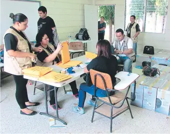  ?? FOTO: MARLIN HERRERA ?? Los kits electorale­s llegaron ayer a la ciudad de Choluteca para comenzar su distribuci­ón en los 16 municipios del departamen­to.