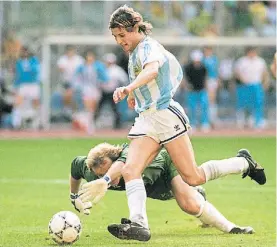  ?? AFP ?? Inolvidabl­e. El gol de Caniggia para eliminar a Brasil en el Mundial 90.