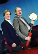  ?? Arkivbild: Robin Aron ?? Claes och Anders Eriksson med den gamla stinspinne­n från föreställn­ingen ”Stinsen brinner”.