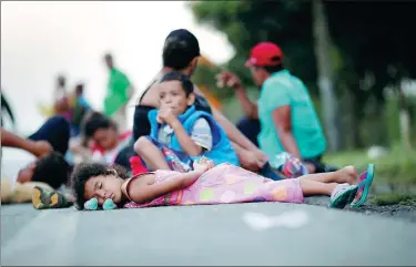  ?? UESLEI MARCELINO / REUTERS ?? Families rest on the roadside while traveling with a caravan of thousands of migrants from Central America en route to the United States in Mexico on Wednesday.