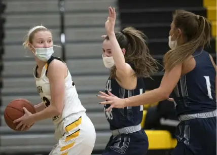  ?? Emily Matthews/Post-Gazette ?? North Allegheny’s Lizzy Groetsch looks to pass the ball against visiting McDowell. North Allegheny won, 60-30.