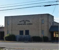  ?? ?? The building where Watson Chapel Junior High School is currently located, first occupied in 1945, would be the site of a new high school under the district proposal. The junior high would then be housed at the current high school campus, which was built in 1977. (Pine Bluff Commercial/I.C. Murrell)