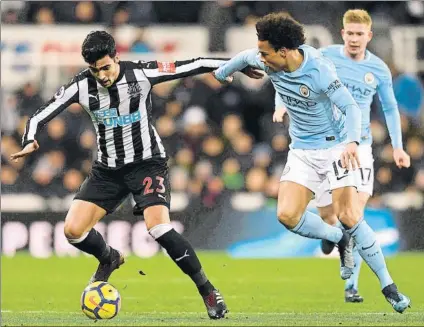  ?? FOTO: GETTY ?? Todo apunta a su salida del Newcastle El futuro del navarro es uno de los principale­s culebrones veraniegos del mercado de fichajes