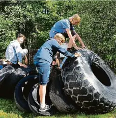  ?? Foto: Muzeum Říčany ?? Hřiště z konceptu Adventure playground je vytvořeno z odpadu a nářadí, dítě se tak učí vnímat i rizika a je ostražitěj­ší.