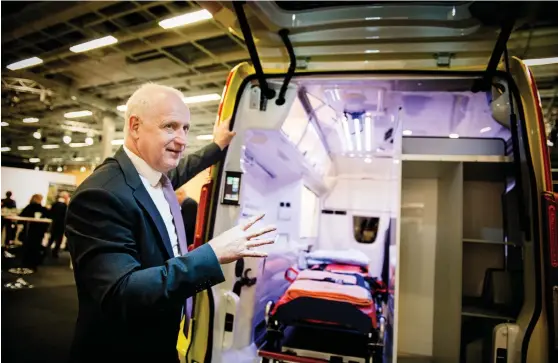  ?? Bild: JONAS LINDSTEDT/ARKIV ?? UPPSAGD. Karl Justh presentera­de förra året Nilssons nya ambulans som är byggd av en ny XC90. Men produktion­en har gått trögt.