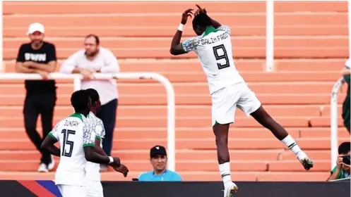  ?? ?? „ Flying Eagles’ Salim Fago Lawal hits Cristiano Ronaldo’s ‘’SIUUU’’ celebratio­n after scoring the opener in the win over Italy