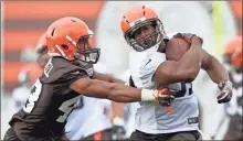  ?? / AP-Tony Dejak ?? Cleveland Browns running back Nick Chubb, right, tries to avoid defensive back Elijah Campbell during NFL football training camp, Thursday, July 26, 2018, in Berea, Ohio.