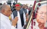  ?? HT ?? ▪ Samajwadi Party (SP) chief Akhilesh Yadav and the party’s chief patron Mulayam Singh Yadav at a function here on Sunday