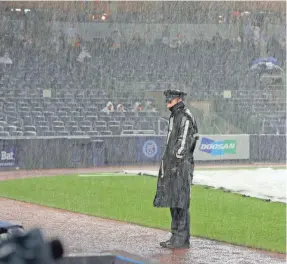  ?? BRAD PENNER/USA TODAY SPORTS ?? It was not a day to play ball Sunday as the Yankees and Mets prepared to face off in New York. The game was postponed.