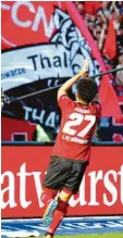  ?? Foto: dpa ?? Dank an die leidensfäh­igen Nürnberger Fans: Matheus Pereira, 2:0-Torschütze für den Club.