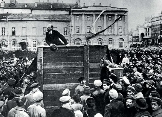  ?? PHOTO: GETTY IMAAGES ?? Lenin speaks to a crowd in Red Square, Moscow, during the October Revolution.