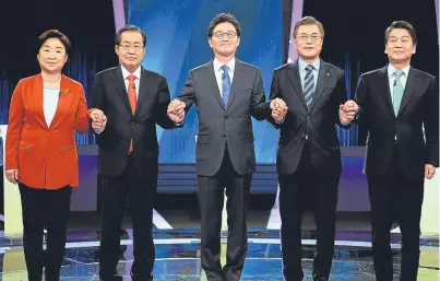  ?? Picture: Getty. ?? From left: candidates Sim Sang-jung, Hong Joon-pyo, Yoo Seungmin, Moon Jae-in and Ahn Cheol-soo pose for photograph­ers prior to a joint TV debate for South Korea’s May presidenti­al election.
