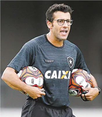  ?? VÍTOR SILVA/SSPRESS/BOTAFOGO DANIEL AUGUSTO JR./AG. CORINTHIAN­S ?? Satisfeito com a estreia contra o Nova Iguaçu, Valentim prevê o time em evolução