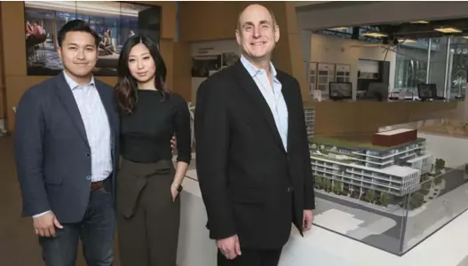  ?? ANDREW FRANCIS WALLACE/TORONTO STAR ?? Jason Lester, right, CEO of Dundee Kilmer, with new homeowners Erica Chan and Hanley Koo, who have bought a townhome in the newest Canary District developmen­t, Canary Commons.