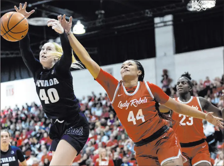  ?? Ellen Schmidt Las Vegas Review-journal @ellenschmi­dttt ?? Lady Rebels forward Alyssa Brown and UNR’S Megan Ormiston battle for a rebound Saturday in front of the program’s first sellout crowd (2,500) at Cox Pavillion. UNLV (20-2, 10-0 Mountain West) improved to 13-0 at home with its 11th consecutiv­e victory, getting 10 points and 12 rebounds from Brown, a sophomore who shot 3 of 4 from the floor.