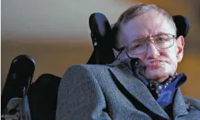  ?? ANDREW COWIE AGENCE FRANCE-PRESSE ?? Stephen Hawking aura déjoué tous les pronostics, lui à qui les médecins ne donnaient que deux ans à vivre alors qu’il commençait à peine sa vie adulte.