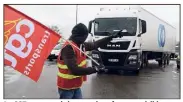  ?? (Photo d’illustrati­on archives PQR/Le Progrès) ?? La CGT a annoncé des « actions fortes et visibles » et agité la menace d’une pénurie de carburant.