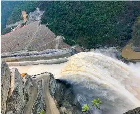  ?? CORTESíA ?? Vertimient­o en la represa de Hidroituan­go, construida en Antioquia.