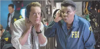  ??  ?? LISTEN UP: Jon Daly and Leslie Jones investigat­e an armored car robbery.