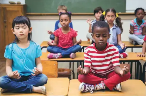  ?? ISTOCK ?? Avant d’aborder des thèmes philosophi­ques entre eux, tels l’amour ou l’amitié, la différence entre croire et savoir, les enfants sont invités à méditer quelques minutes afin de se recentrer et de calmer leur esprit.