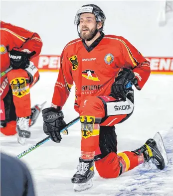  ?? FOTO: ZINK/IMAGO IMAGES ?? „Fühle mich geehrt“: Daniel Pfaffengut von den Schwenning­er Wild Wings hat seine ersten Länderspie­le für die A-Nationalma­nnschaft absolviert.