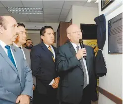  ??  ?? El rector y el secretario general del SUNTUAS, José Carlos Aceves Tamayo, inauguraro­n el Espacio.