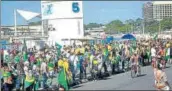  ?? GETTY IMAGES ?? ■
Brazil President Jair Bolsonaro’s supporters wearing the canary yellow during a rally near the Copacabana Beach.