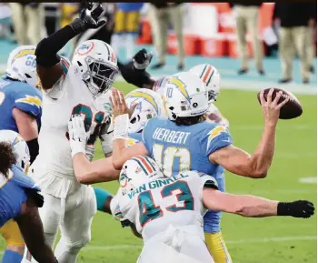  ?? CHARLES TRAINOR JR. ctrainor@miamiheral­d.com ?? Dolphins linebacker Andrew Van Ginkel pressures Chargers’ QB Justin Herbert in last week’s win. ‘It’s just putting pressure on those guys and making them feel us because you don’t know where we’re coming from,’ safety Bobby McCain says.