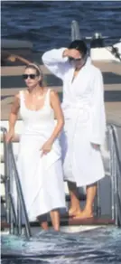  ??  ?? Ivanka i prijatelji­ca na jahti dok je bila usidrena pokraj Dubrovnika